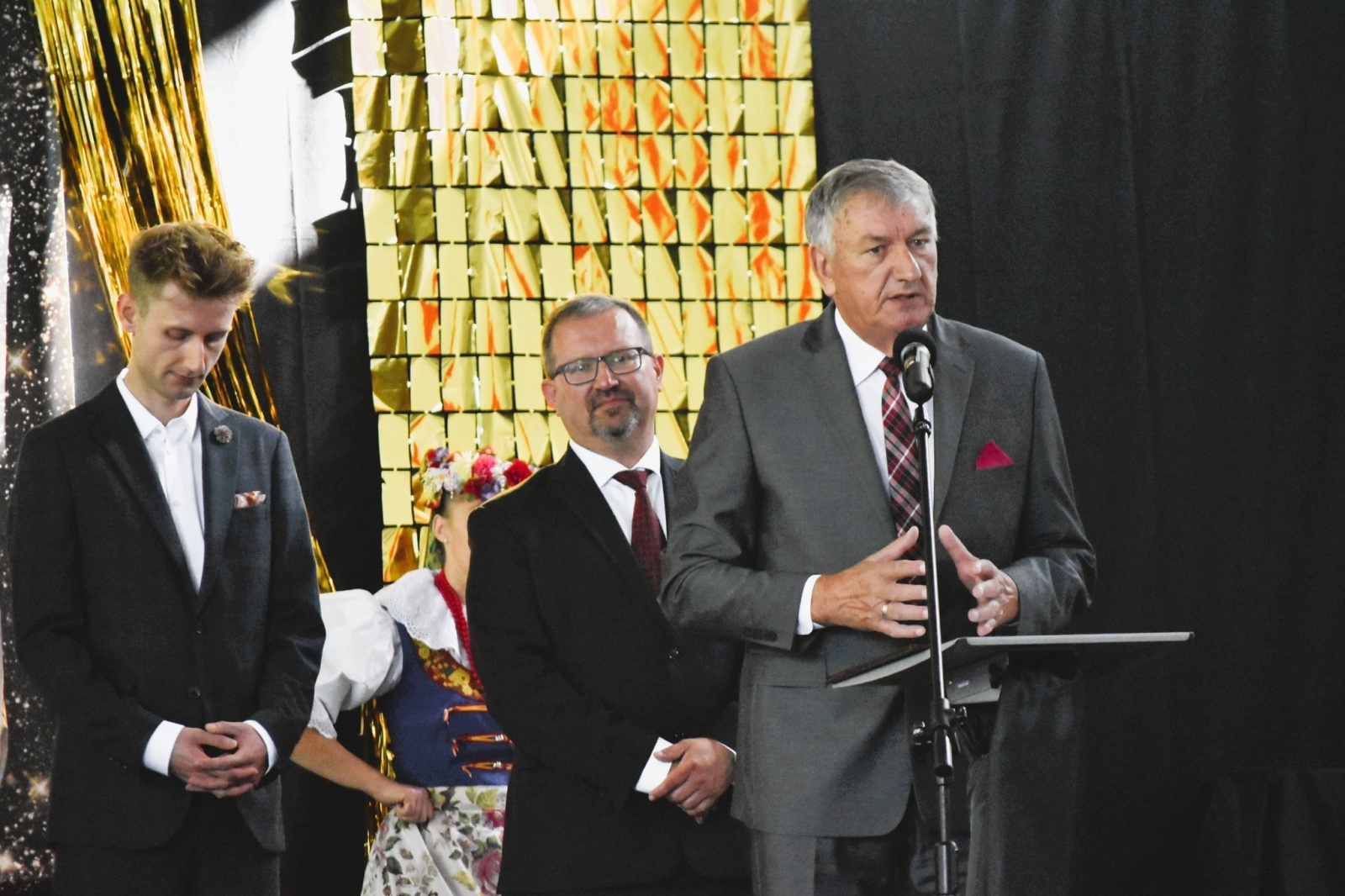 Zdjęcie w galerii na portalu naszwodzislaw.com: Franciszek Pieczka drogowskazem dla uczniów z Godowa wiadomości z regionu