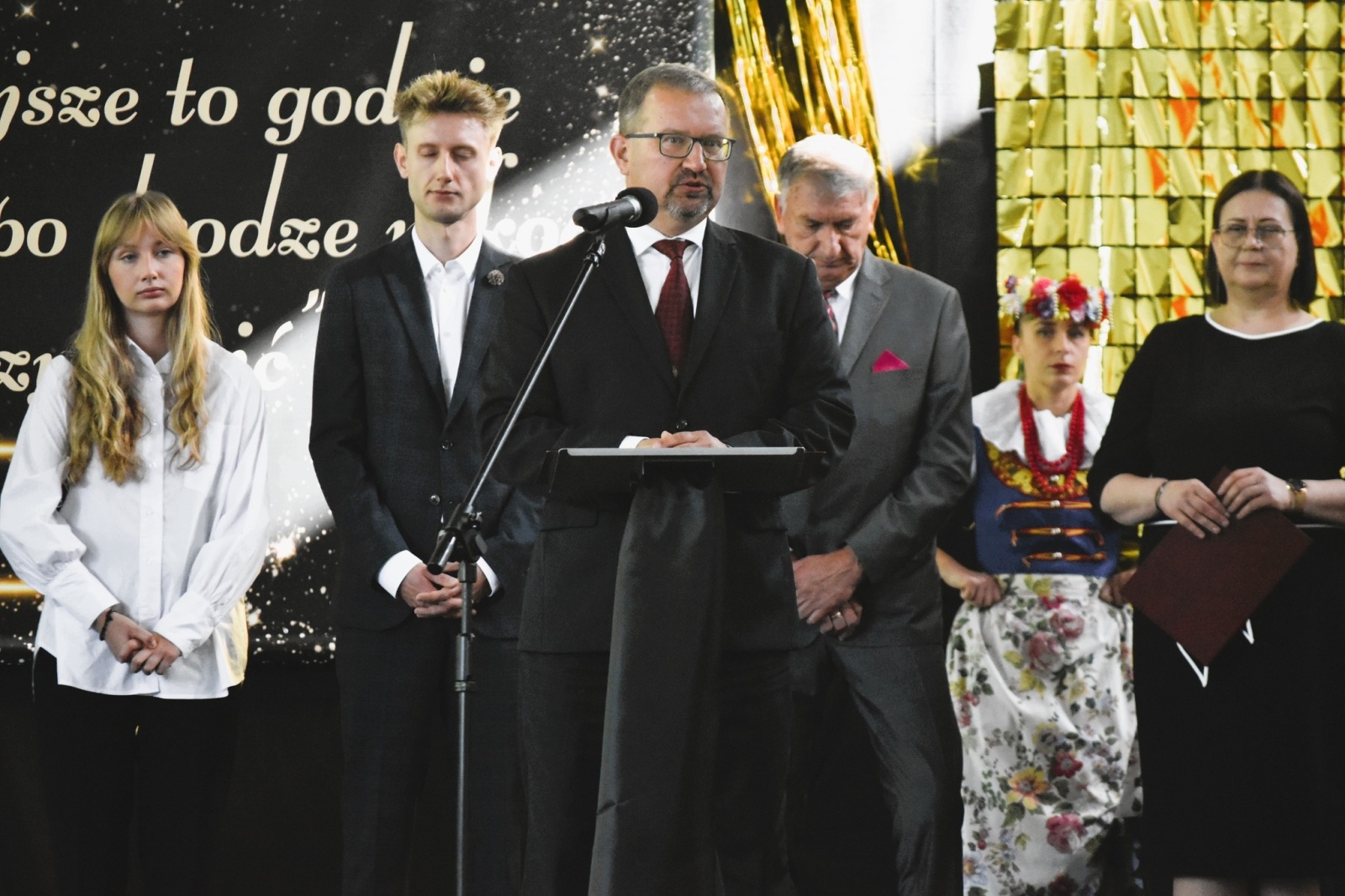 Zdjęcie w galerii na portalu naszwodzislaw.com: Franciszek Pieczka drogowskazem dla uczniów z Godowa wiadomości z regionu