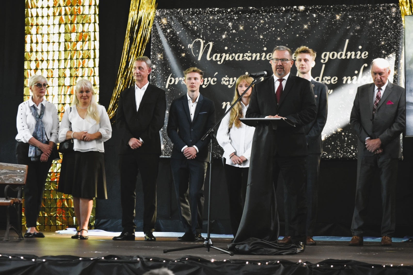 Zdjęcie w galerii na portalu naszwodzislaw.com: Franciszek Pieczka drogowskazem dla uczniów z Godowa wiadomości z regionu