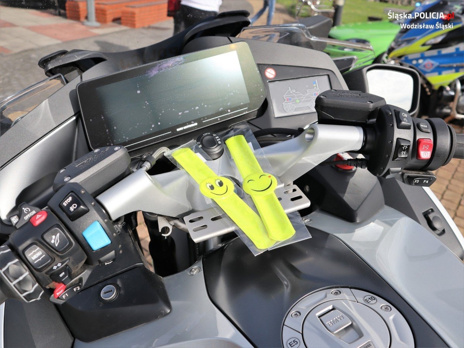 Zdjęcie w galerii na portalu naszwodzislaw.com: Zakończenie sezonu na Słonecznej Wyspie. Policjanci zachęcali do korzystania z odblasków  wiadomości z regionu