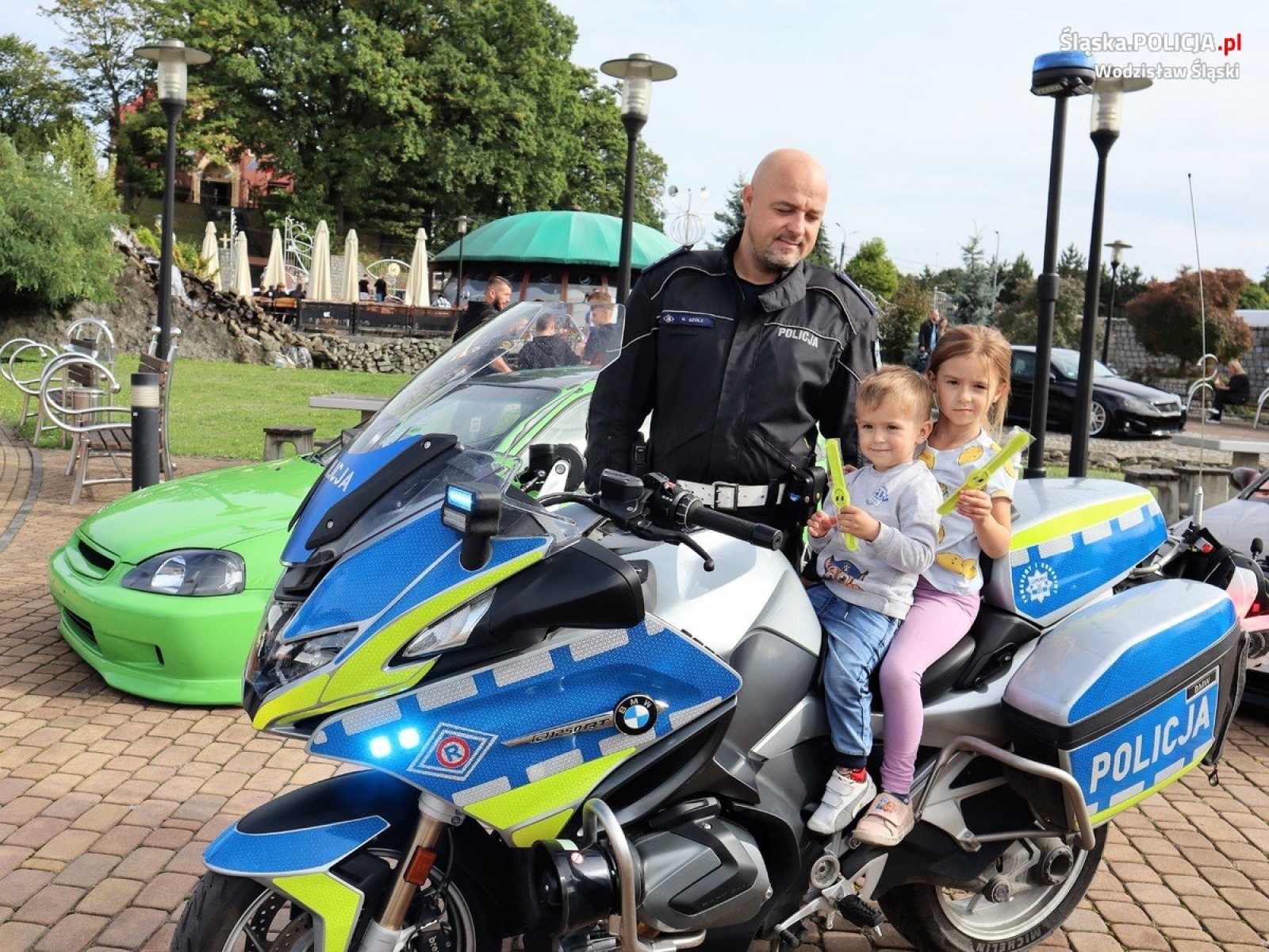 Zdjęcie w galerii na portalu naszwodzislaw.com: Zakończenie sezonu na Słonecznej Wyspie. Policjanci zachęcali do korzystania z odblasków  wiadomości z regionu