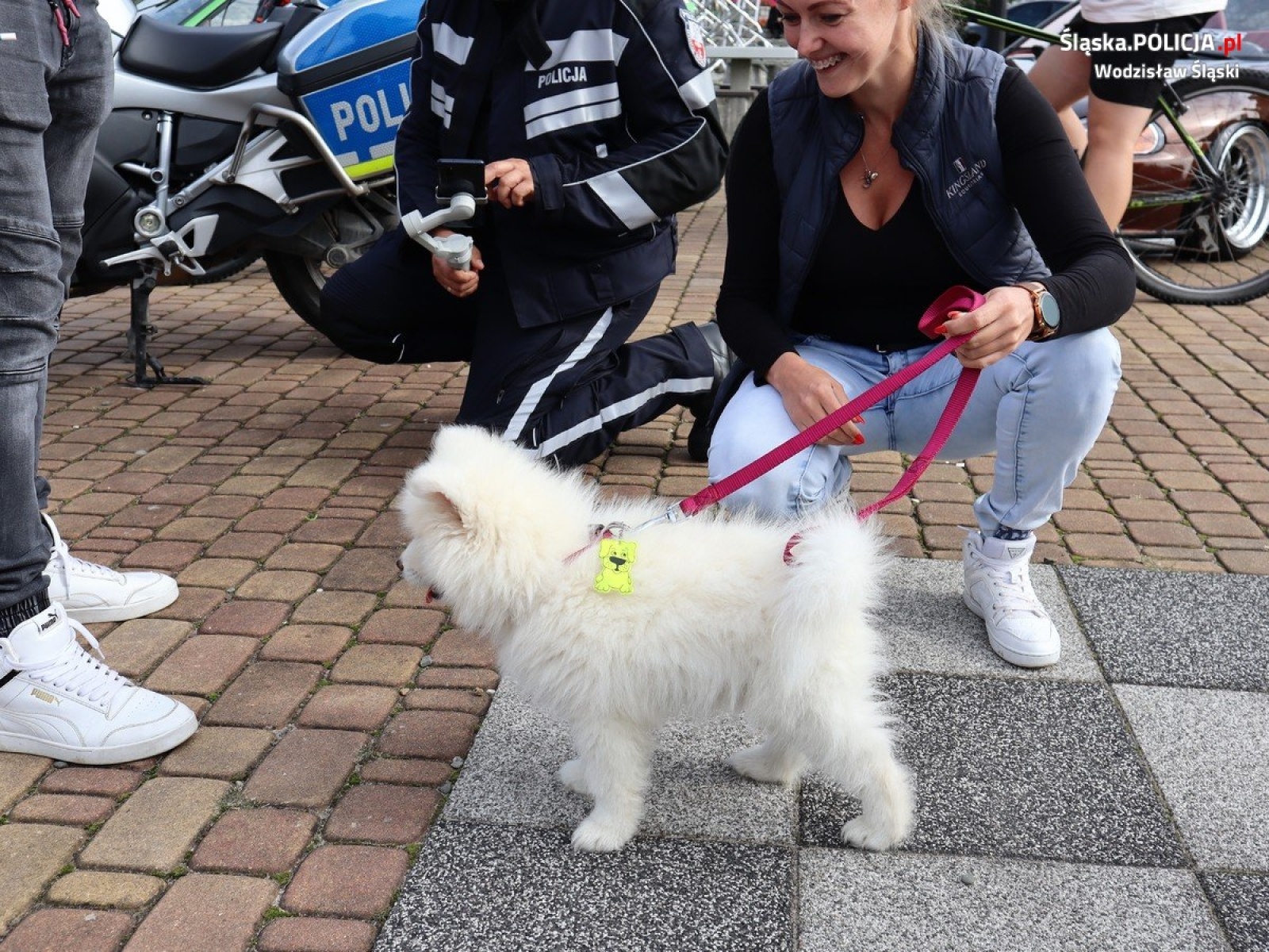Zdjęcie w galerii na portalu naszwodzislaw.com: Zakończenie sezonu na Słonecznej Wyspie. Policjanci zachęcali do korzystania z odblasków  wiadomości z regionu