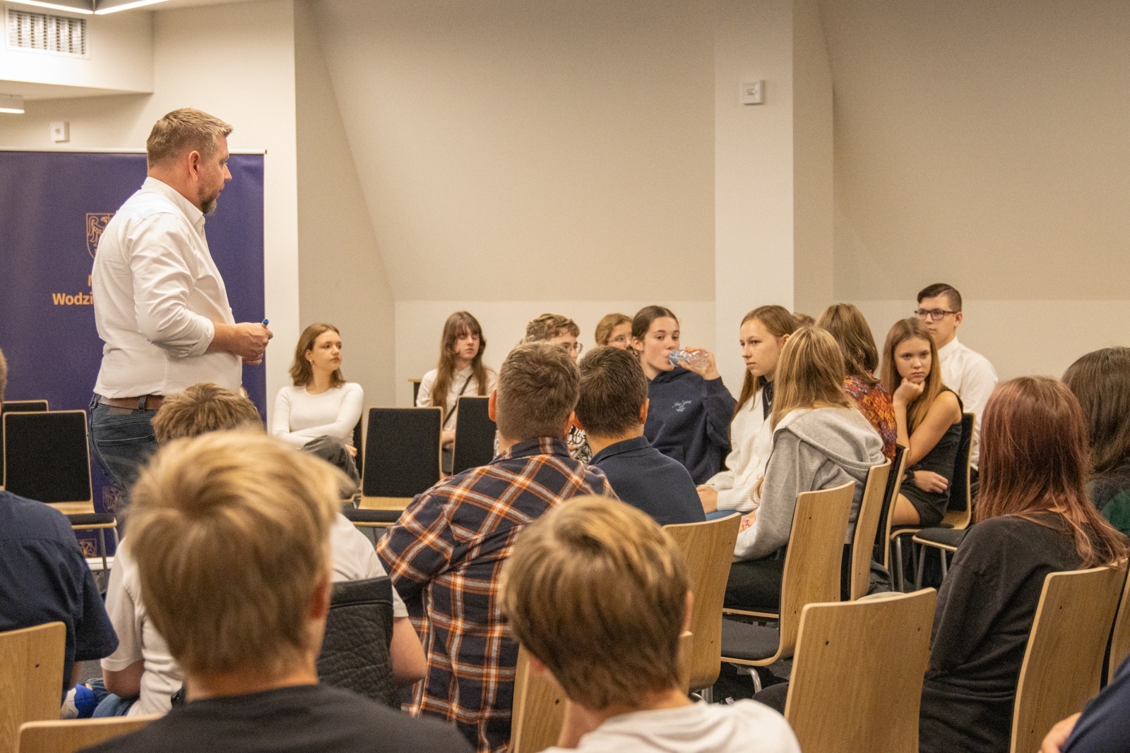 Zdjęcie w galerii na portalu naszwodzislaw.com: Wodzisław Śląski. Prezydent dyskutował z młodzieżą wiadomości z regionu