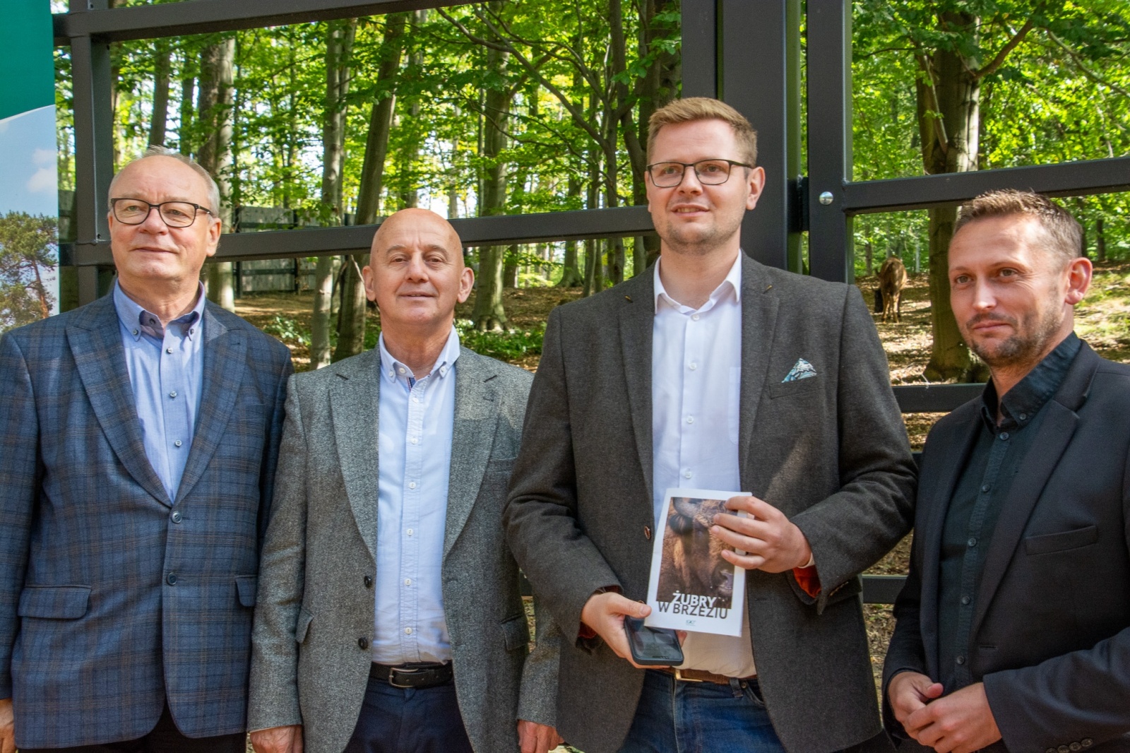 Zdjęcie w galerii na portalu naszwodzislaw.com: Król puszczy wrócił nad górną Odrę. Żubrowisko w Raciborzu Brzeziu zasiedlone [FOTO i WIDEO] wiadomości z regionu