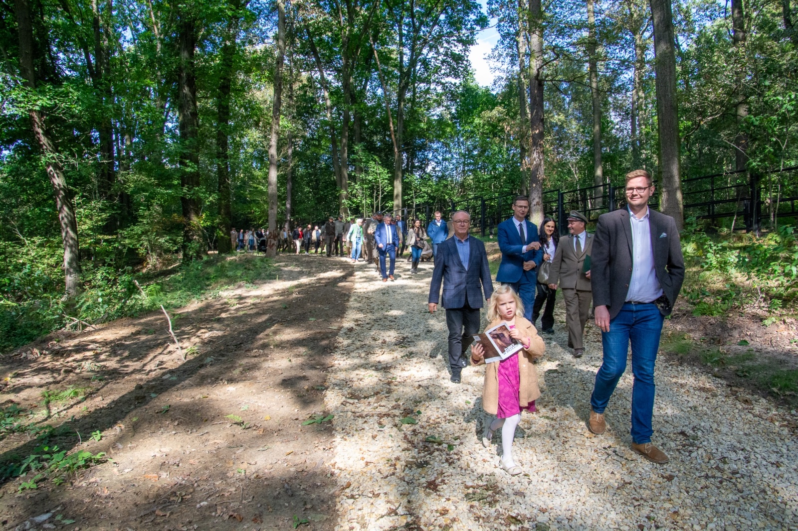 Zdjęcie w galerii na portalu naszwodzislaw.com: Król puszczy wrócił nad górną Odrę. Żubrowisko w Raciborzu Brzeziu zasiedlone [FOTO i WIDEO] wiadomości z regionu