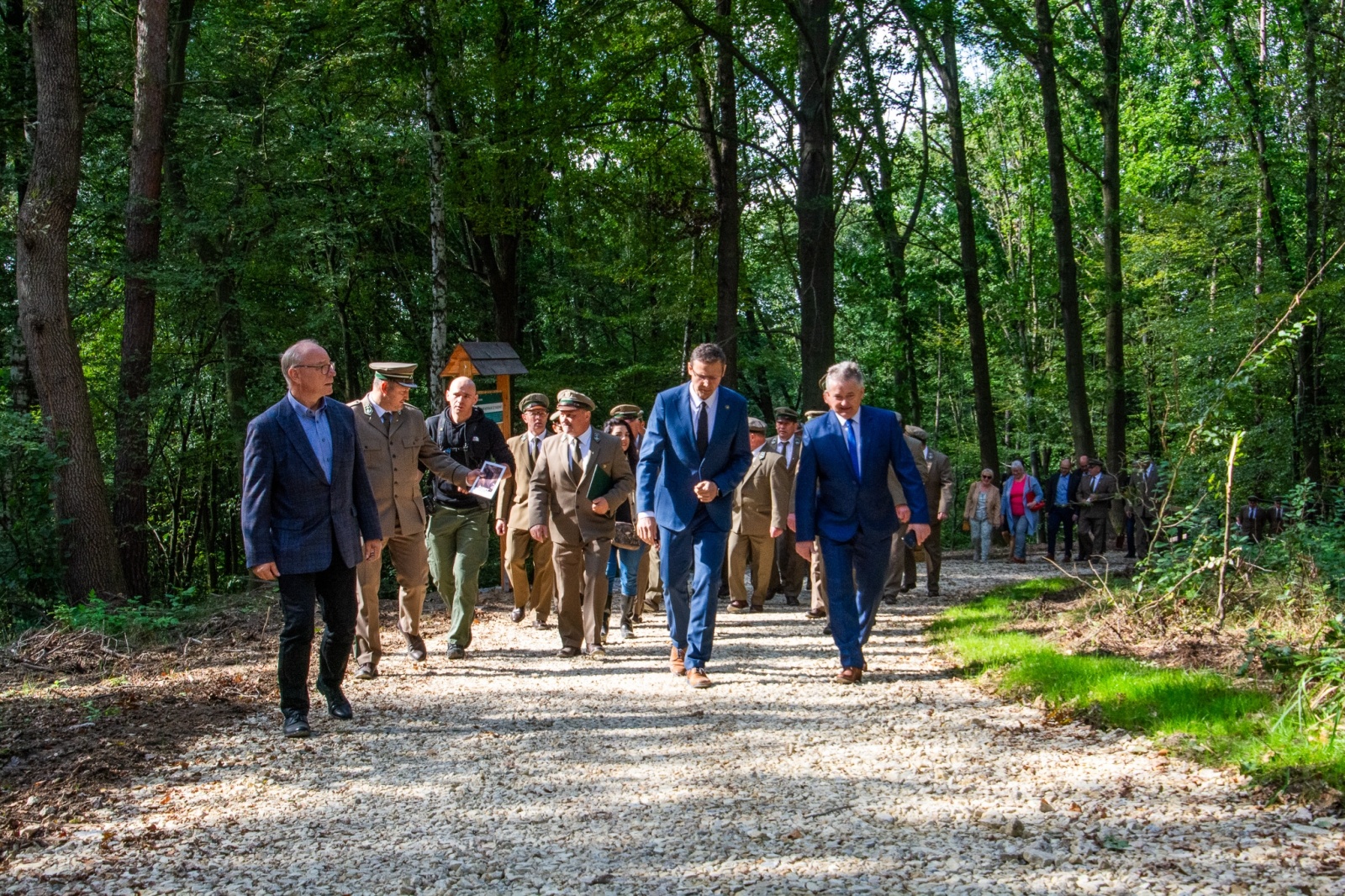 Zdjęcie w galerii na portalu naszwodzislaw.com: Król puszczy wrócił nad górną Odrę. Żubrowisko w Raciborzu Brzeziu zasiedlone [FOTO i WIDEO] wiadomości z regionu