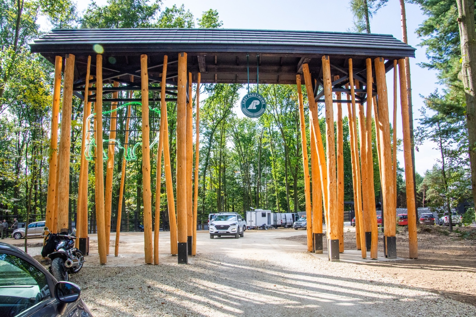Zdjęcie w galerii na portalu naszwodzislaw.com: Król puszczy wrócił nad górną Odrę. Żubrowisko w Raciborzu Brzeziu zasiedlone [FOTO i WIDEO] wiadomości z regionu