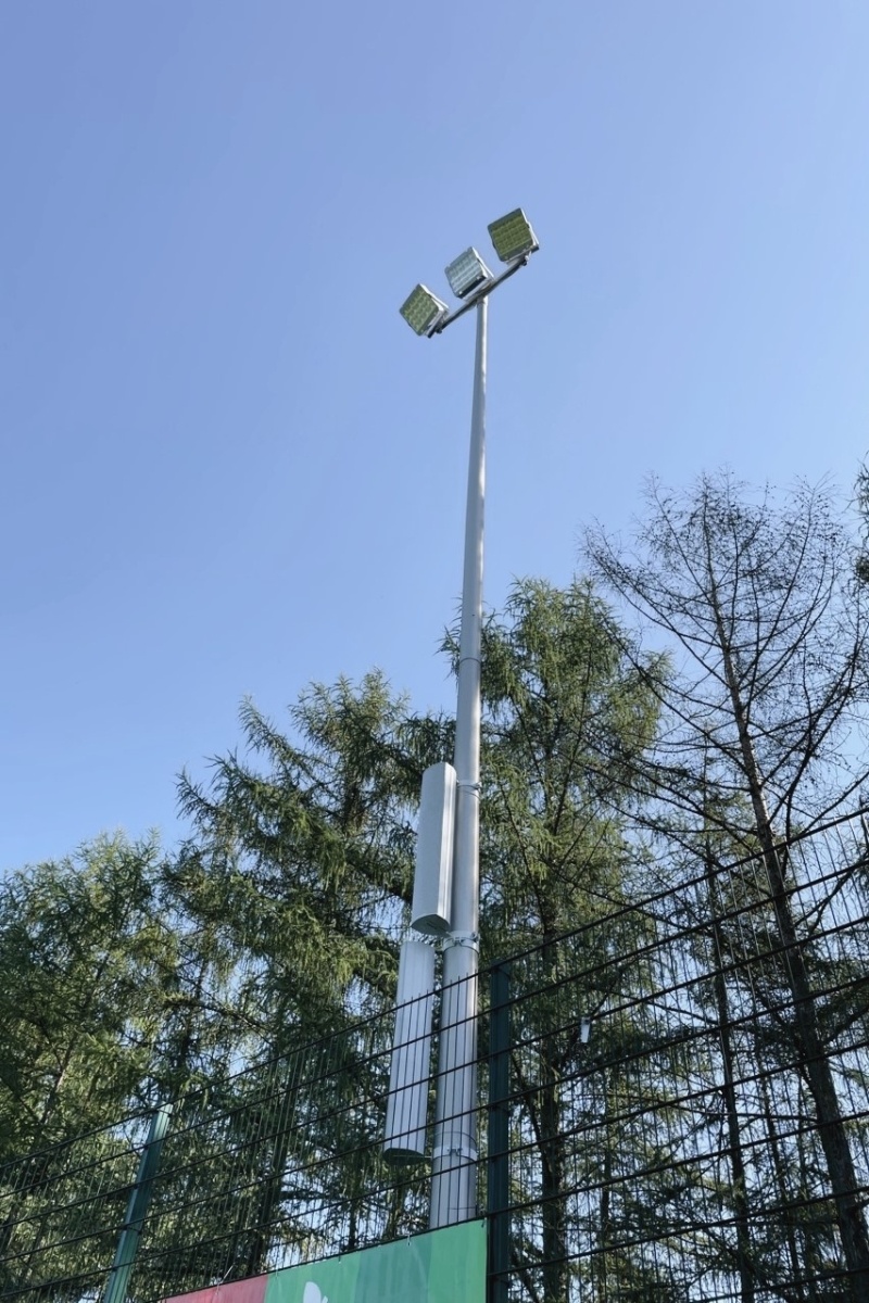 Zdjęcie w galerii na portalu naszwodzislaw.com: Boisko w Skrbeńsku z nowym nagłośnieniem wiadomości z regionu