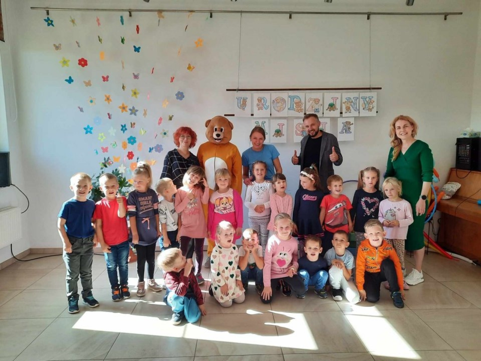 Zdjęcie w galerii na portalu naszwodzislaw.com: Urodziny Misia w rydułtowskiej bibliotece wiadomości z regionu