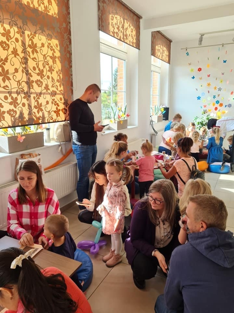 Zdjęcie w galerii na portalu naszwodzislaw.com: Urodziny Misia w rydułtowskiej bibliotece wiadomości z regionu