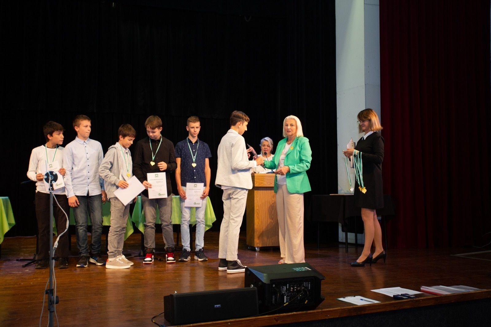 Zdjęcie w galerii na portalu naszwodzislaw.com: Radlin. Prymusi odebrali stypendia wiadomości z regionu