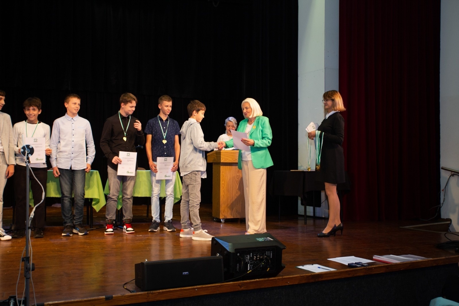 Zdjęcie w galerii na portalu naszwodzislaw.com: Radlin. Prymusi odebrali stypendia wiadomości z regionu