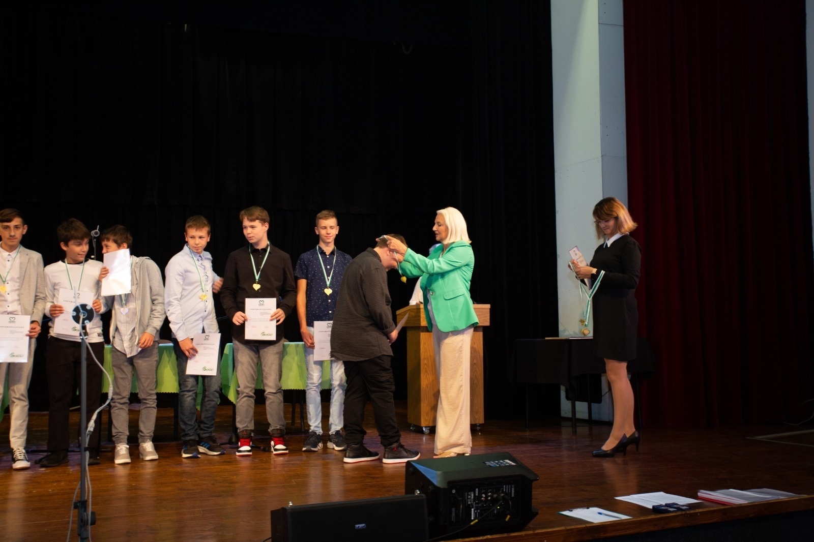 Zdjęcie w galerii na portalu naszwodzislaw.com: Radlin. Prymusi odebrali stypendia wiadomości z regionu