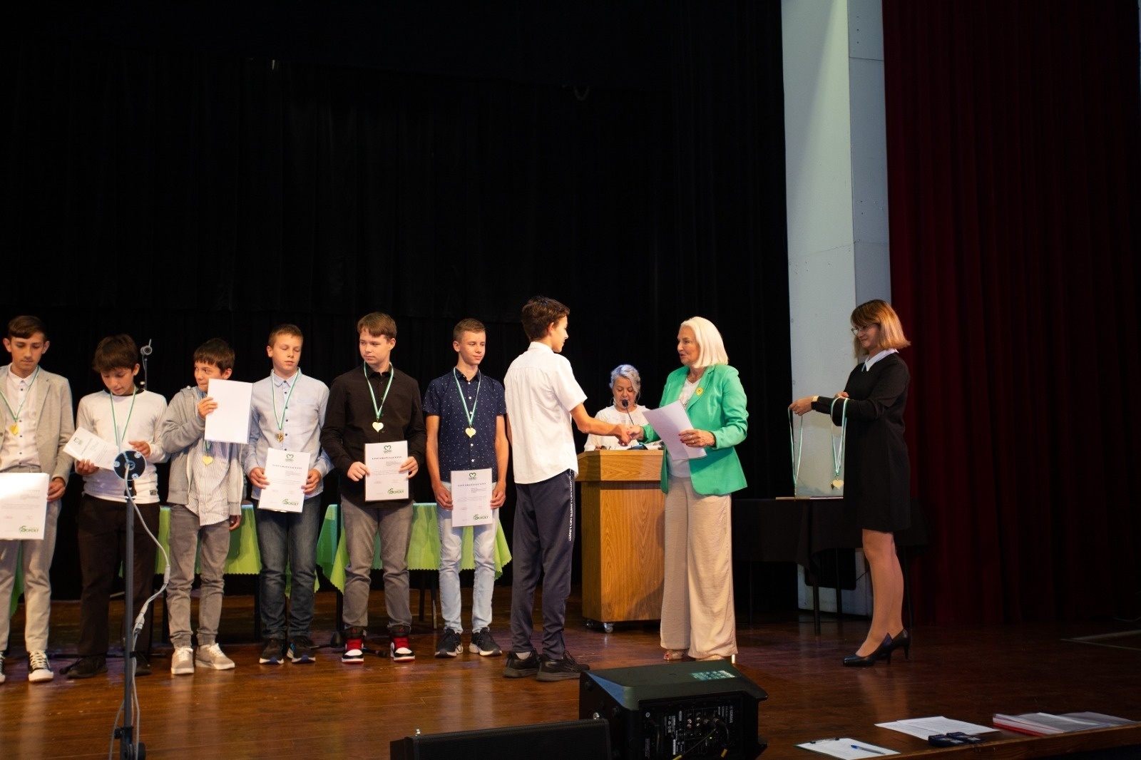 Zdjęcie w galerii na portalu naszwodzislaw.com: Radlin. Prymusi odebrali stypendia wiadomości z regionu