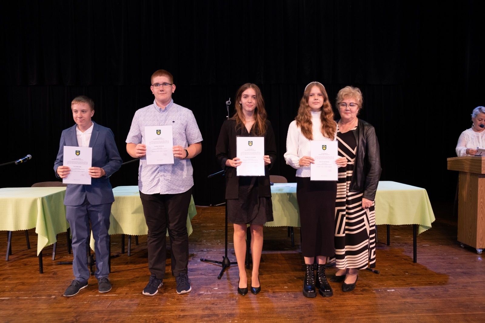 Zdjęcie w galerii na portalu naszwodzislaw.com: Radlin. Prymusi odebrali stypendia wiadomości z regionu