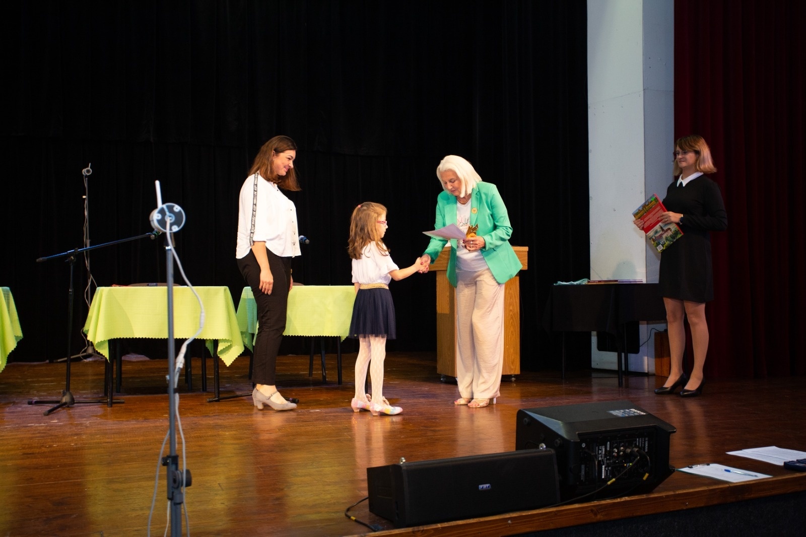 Zdjęcie w galerii na portalu naszwodzislaw.com: Radlin. Prymusi odebrali stypendia wiadomości z regionu