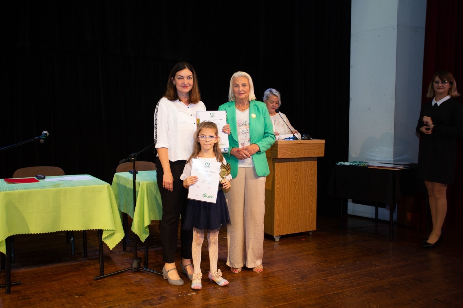 Zdjęcie w galerii na portalu naszwodzislaw.com: Radlin. Prymusi odebrali stypendia wiadomości z regionu