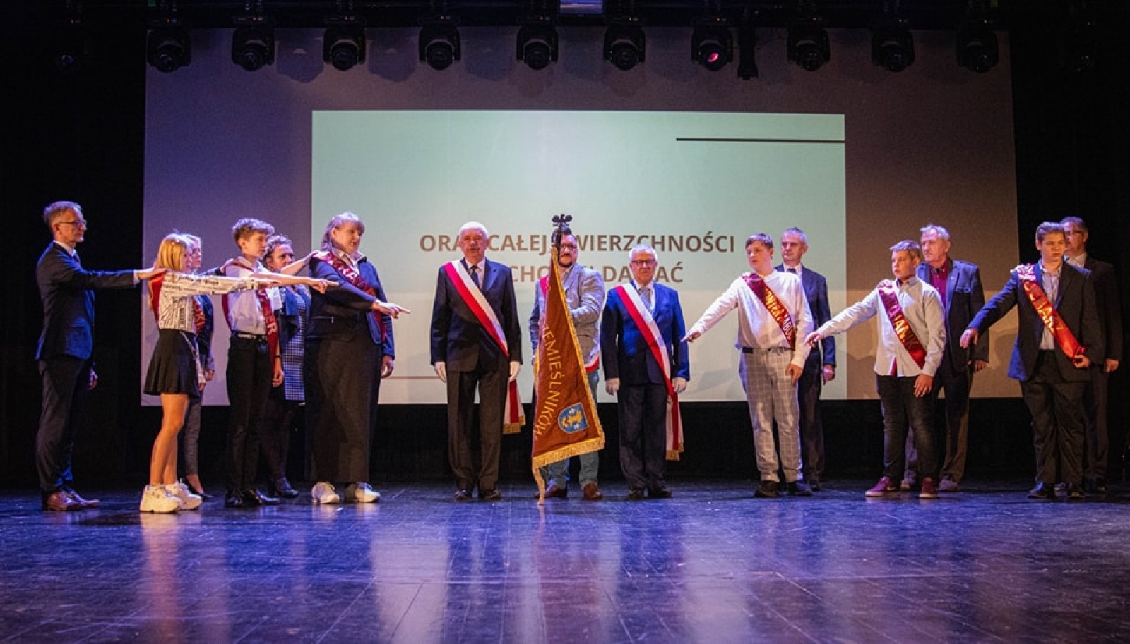 Zdjęcie w galerii na portalu naszwodzislaw.com: Za nami III Gala Ślubowania na Ucznia Rzemiosła [FOTO] wiadomości z regionu