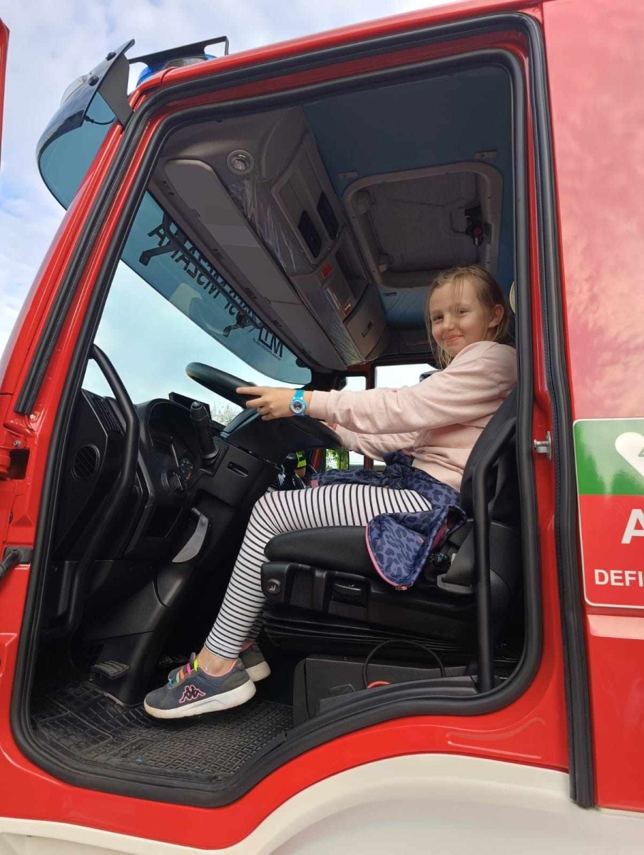 Zdjęcie w galerii na portalu naszwodzislaw.com: Piątoklasiści z Mszany poznali tajniki strażackiej służby [FOTO] wiadomości z regionu