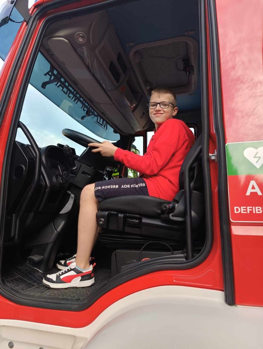 Zdjęcie w galerii na portalu naszwodzislaw.com: Piątoklasiści z Mszany poznali tajniki strażackiej służby [FOTO] wiadomości z regionu