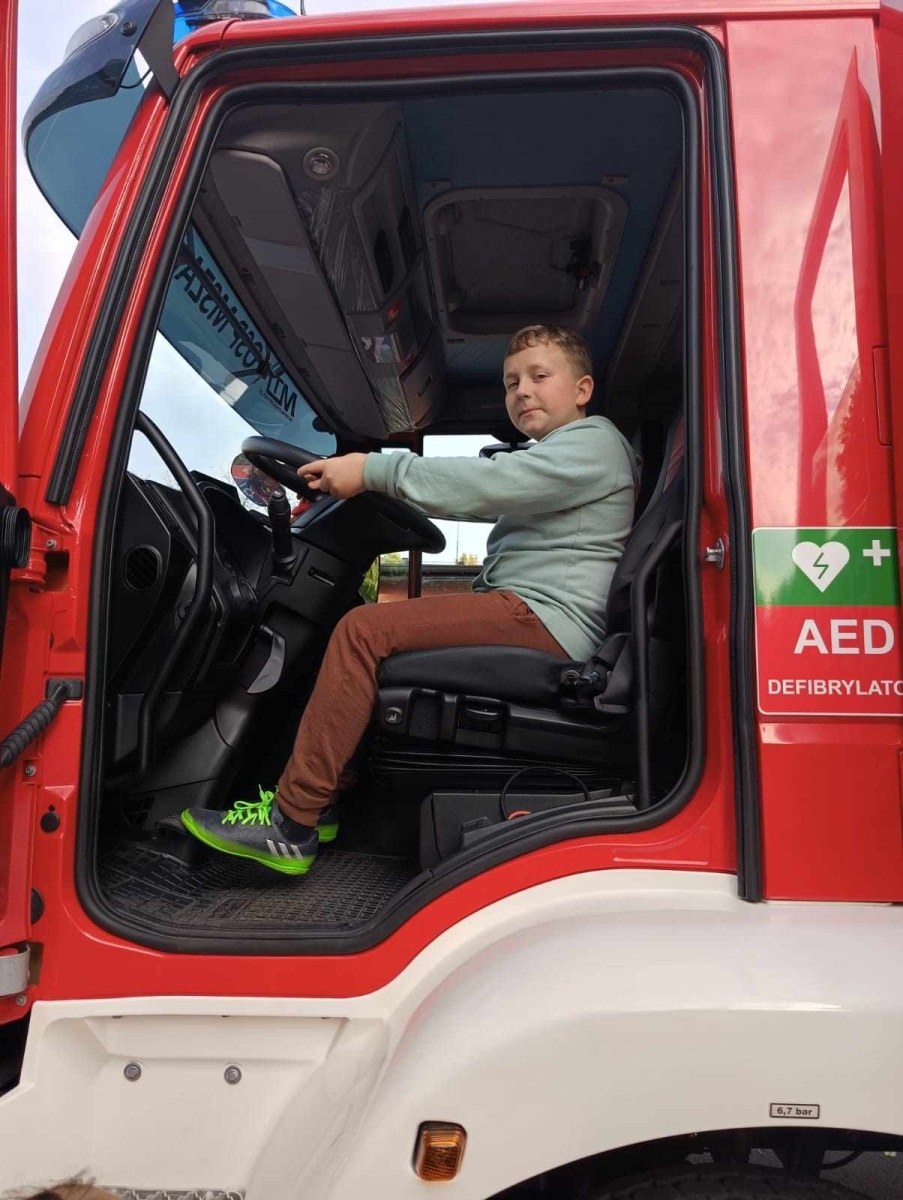 Zdjęcie w galerii na portalu naszwodzislaw.com: Piątoklasiści z Mszany poznali tajniki strażackiej służby [FOTO] wiadomości z regionu