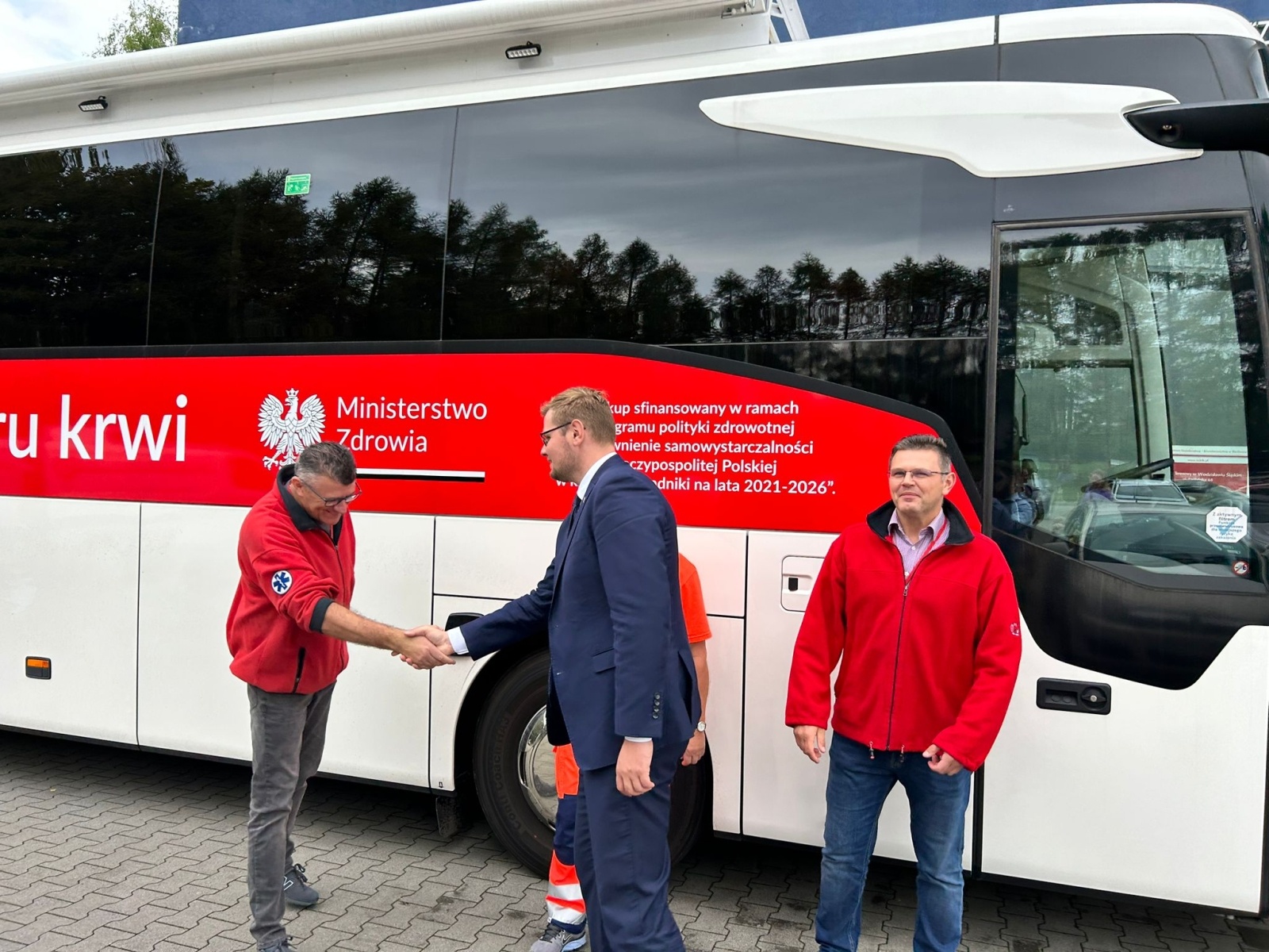 Zdjęcie w galerii na portalu naszwodzislaw.com: Nowe ambulanse i krwiobus dla Regionalnego Centrum Krwiodawstwa wiadomości z regionu