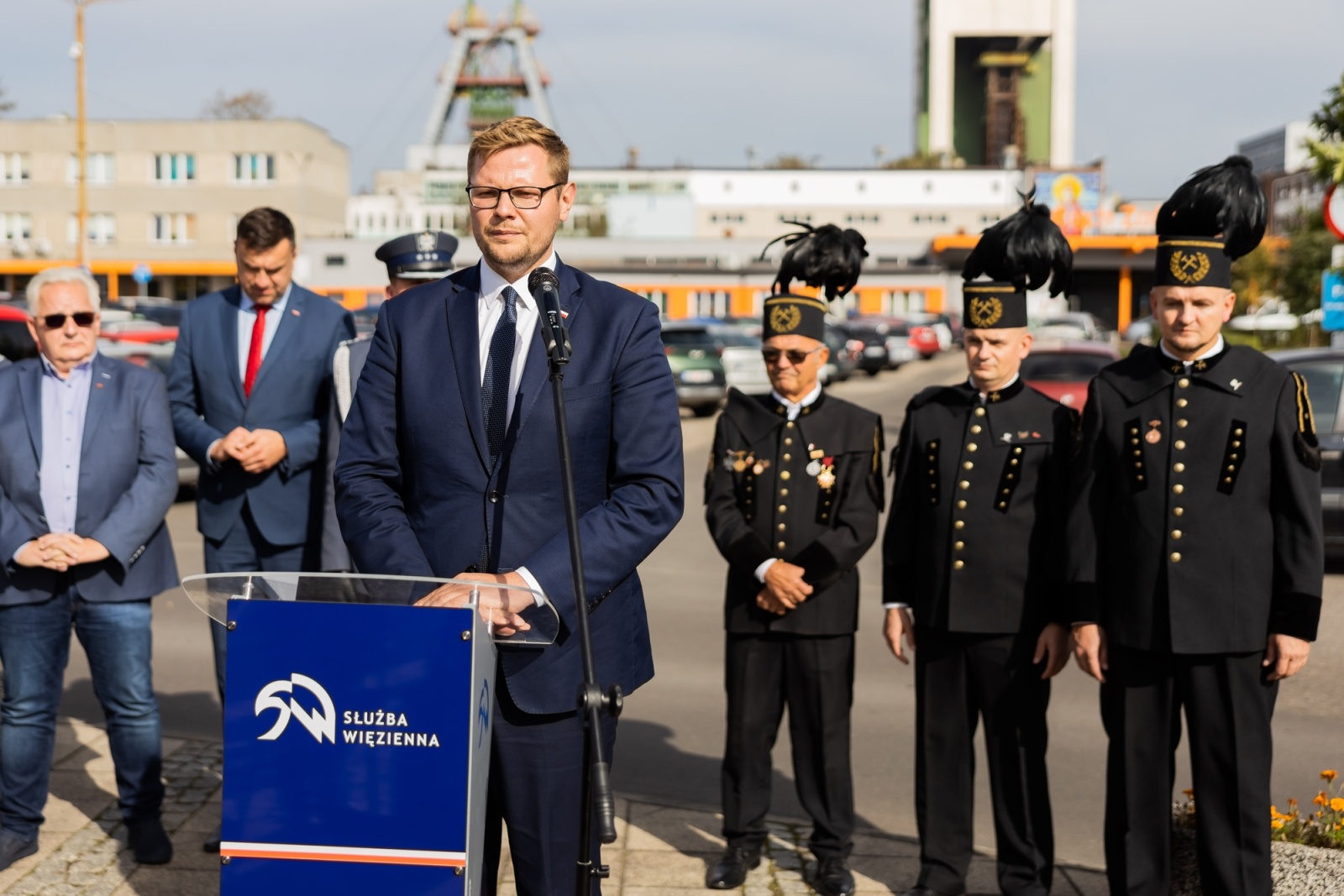 Zdjęcie w galerii na portalu naszwodzislaw.com: Przy jastrzębskim więzieniu powstanie tablica pamięci o internowanych. Podpisano porozumienie wiadomości z regionu