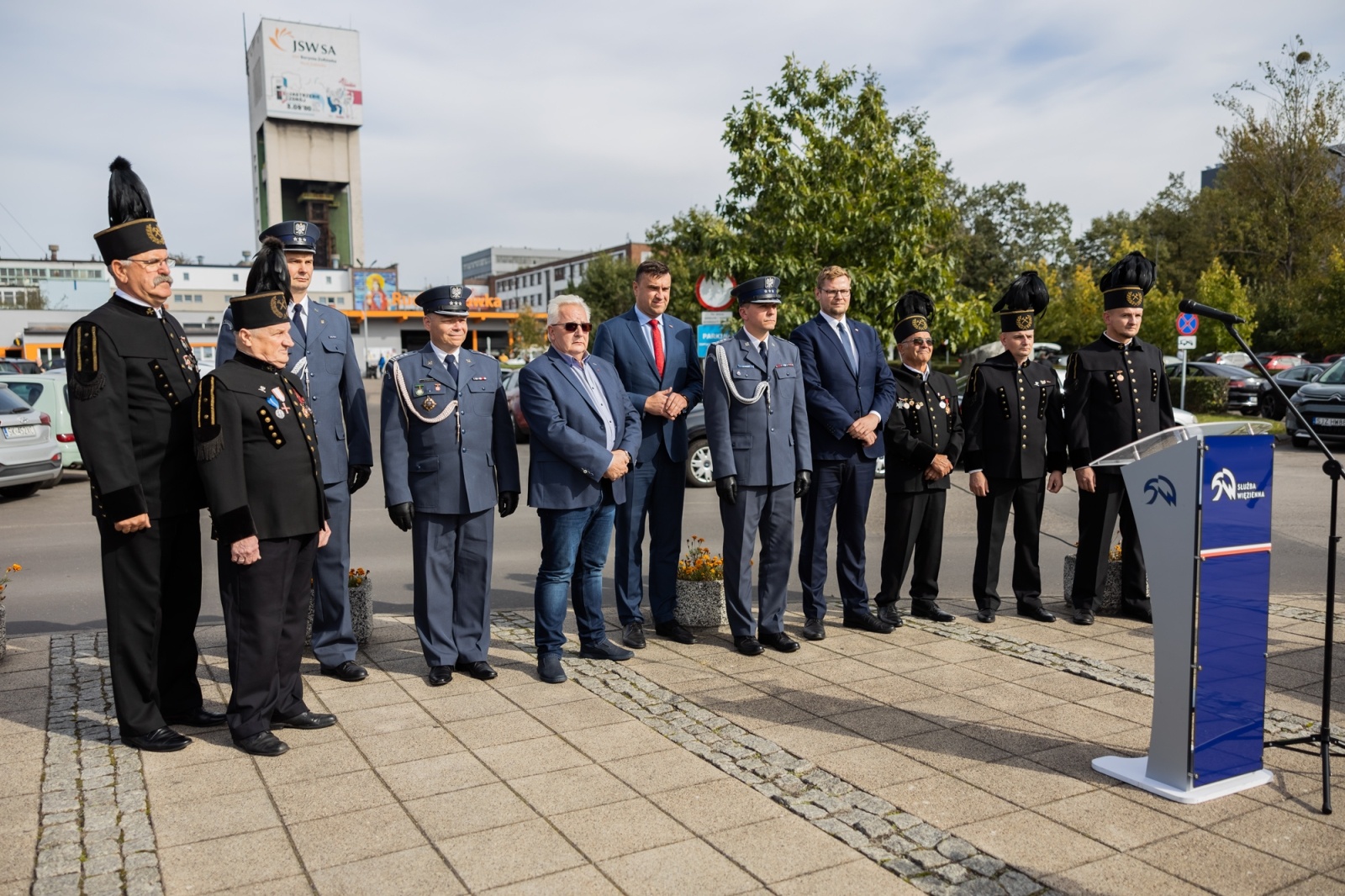 Zdjęcie w galerii na portalu naszwodzislaw.com: Przy jastrzębskim więzieniu powstanie tablica pamięci o internowanych. Podpisano porozumienie wiadomości z regionu