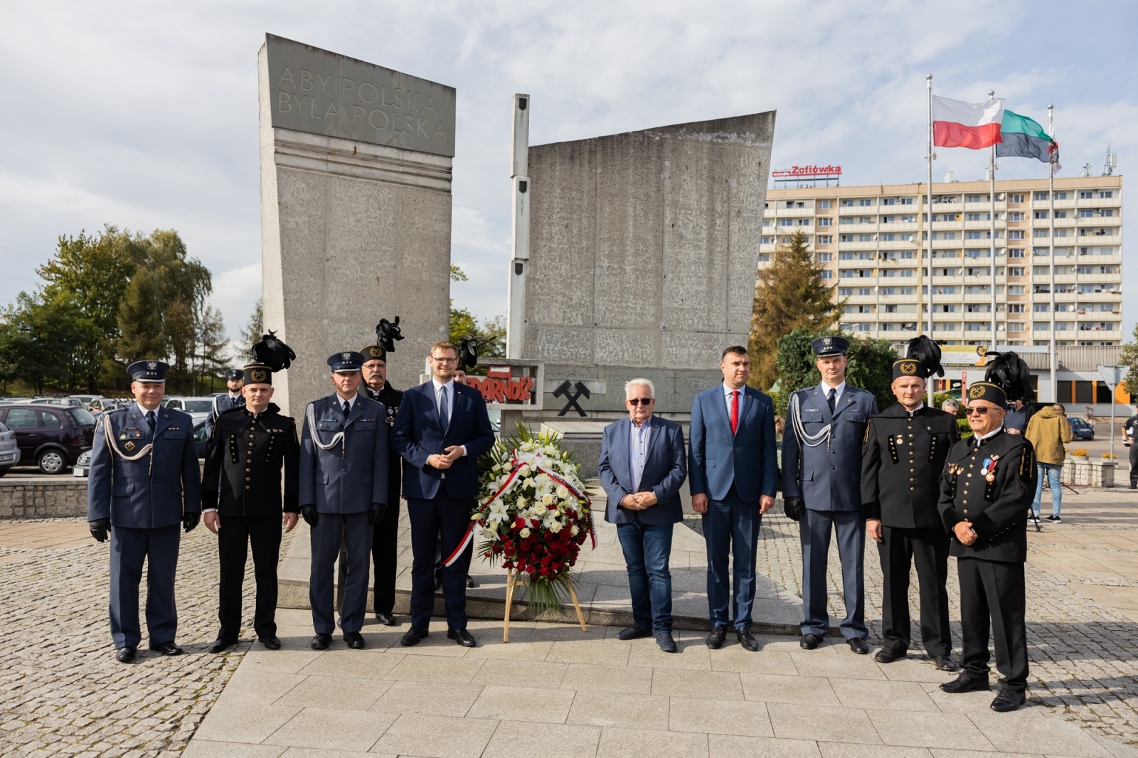Zdjęcie w galerii na portalu naszwodzislaw.com: Przy jastrzębskim więzieniu powstanie tablica pamięci o internowanych. Podpisano porozumienie wiadomości z regionu