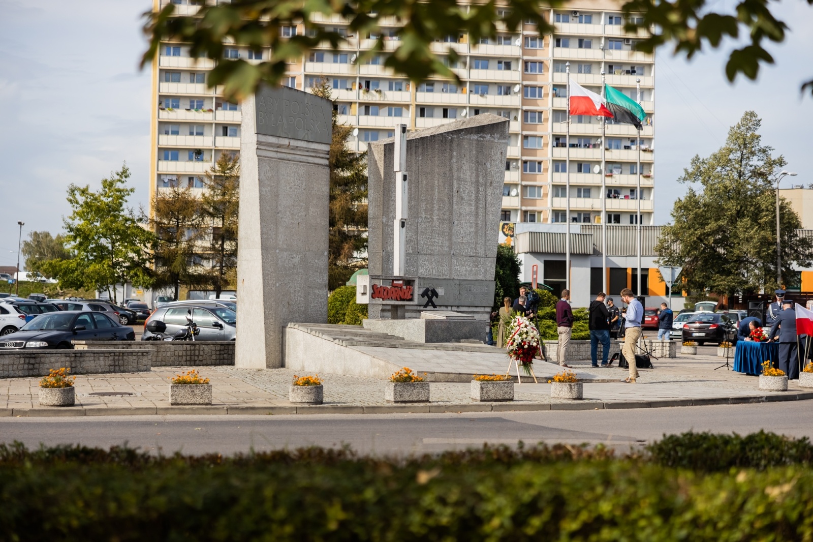 Zdjęcie w galerii na portalu naszwodzislaw.com: Przy jastrzębskim więzieniu powstanie tablica pamięci o internowanych. Podpisano porozumienie wiadomości z regionu