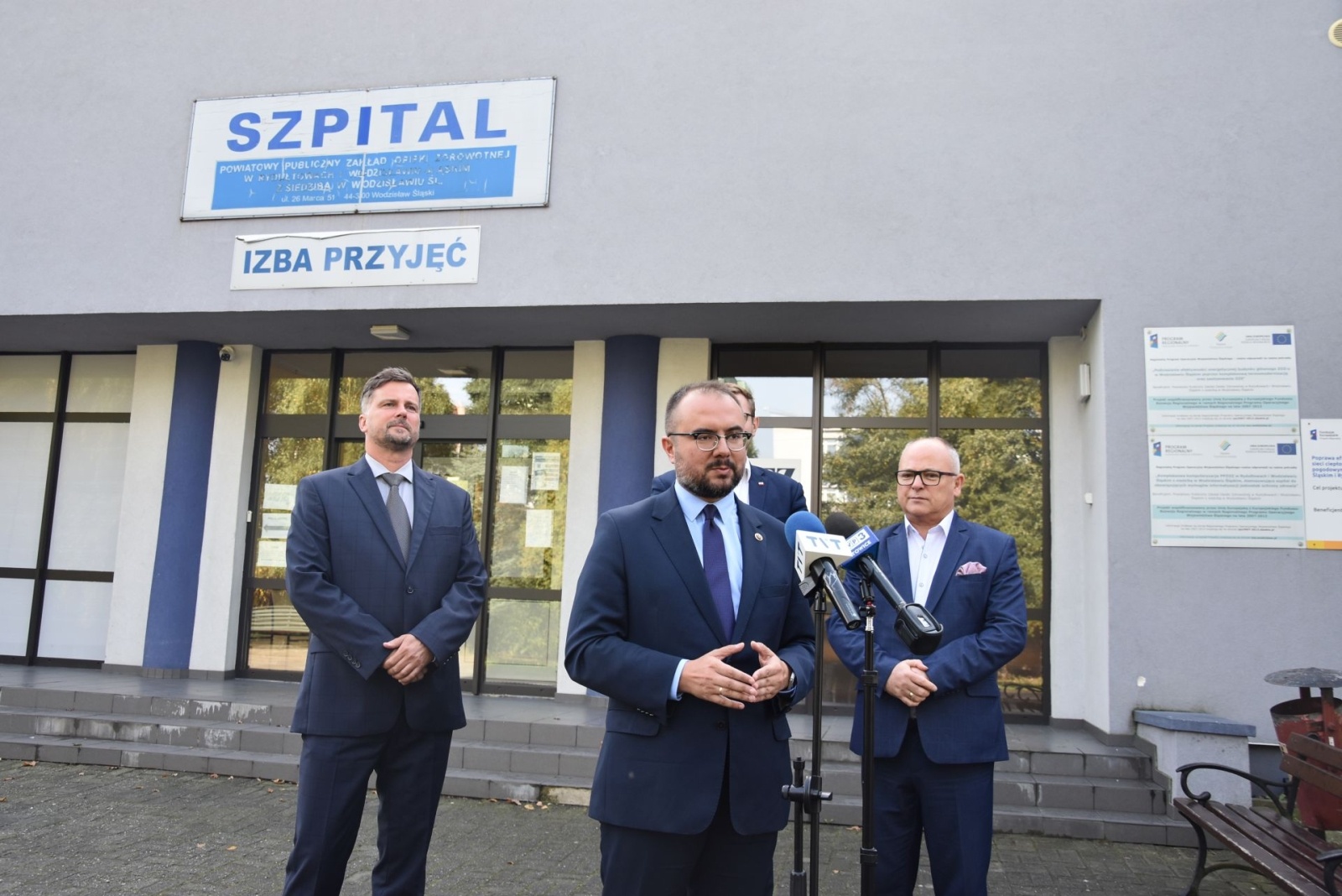 Zdjęcie w galerii na portalu naszwodzislaw.com: Trzy nowe karetki dla wodzisławskiego szpitala wiadomości z regionu