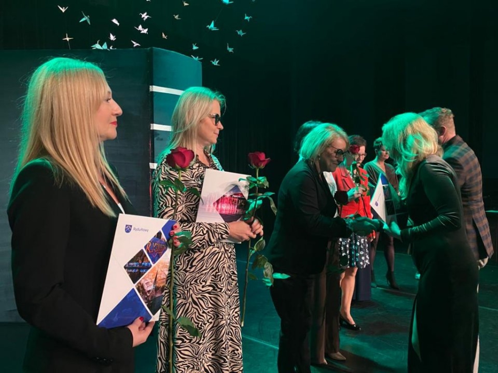 Zdjęcie w galerii na portalu naszwodzislaw.com: Rydułtowscy nauczyciele i pracownicy oświaty świętowali Dzień Edukacji Narodowej [FOTO] wiadomości z regionu