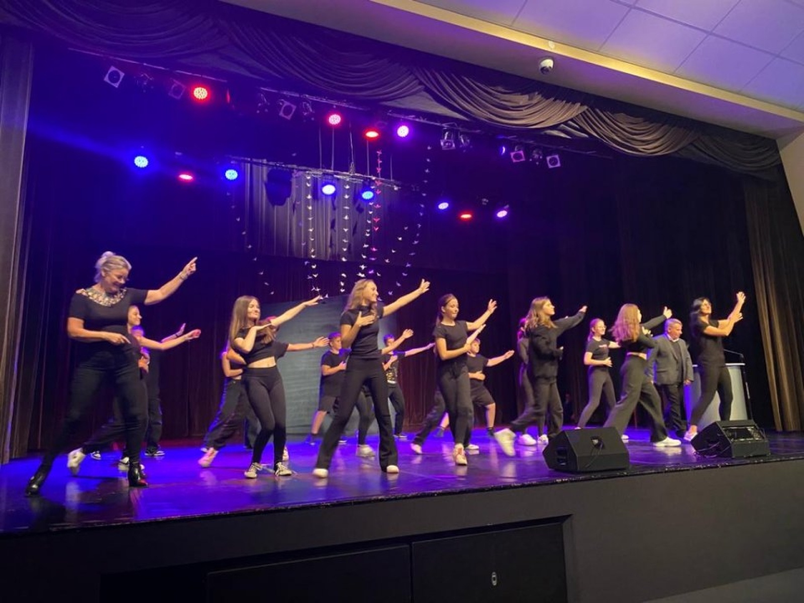 Zdjęcie w galerii na portalu naszwodzislaw.com: Rydułtowscy nauczyciele i pracownicy oświaty świętowali Dzień Edukacji Narodowej [FOTO] wiadomości z regionu