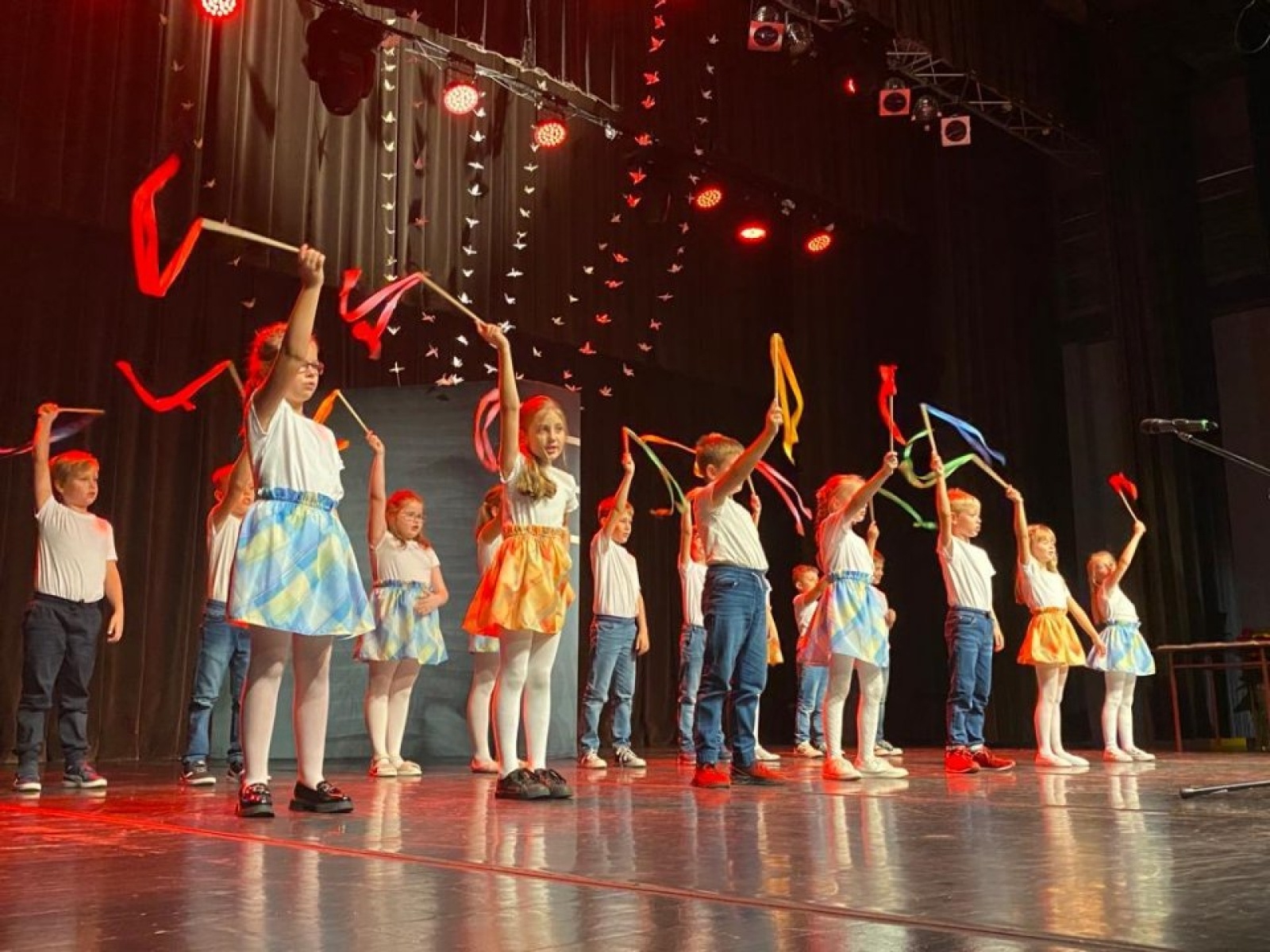 Zdjęcie w galerii na portalu naszwodzislaw.com: Rydułtowscy nauczyciele i pracownicy oświaty świętowali Dzień Edukacji Narodowej [FOTO] wiadomości z regionu