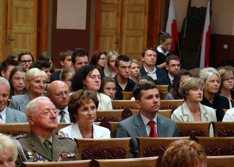 Zdjęcie w galerii na portalu naszwodzislaw.com: Starosta wręczył zwycięzcom dyplomy wiadomości z regionu