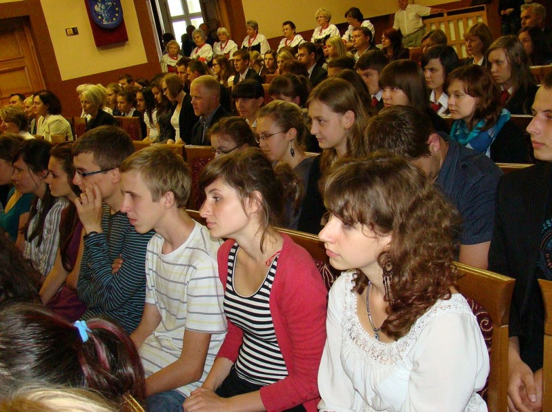 Zdjęcie w galerii na portalu naszwodzislaw.com: Starosta wręczył zwycięzcom dyplomy wiadomości z regionu