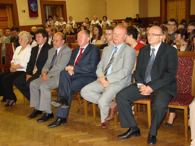 Zdjęcie w galerii na portalu naszwodzislaw.com: Starosta wręczył zwycięzcom dyplomy wiadomości z regionu