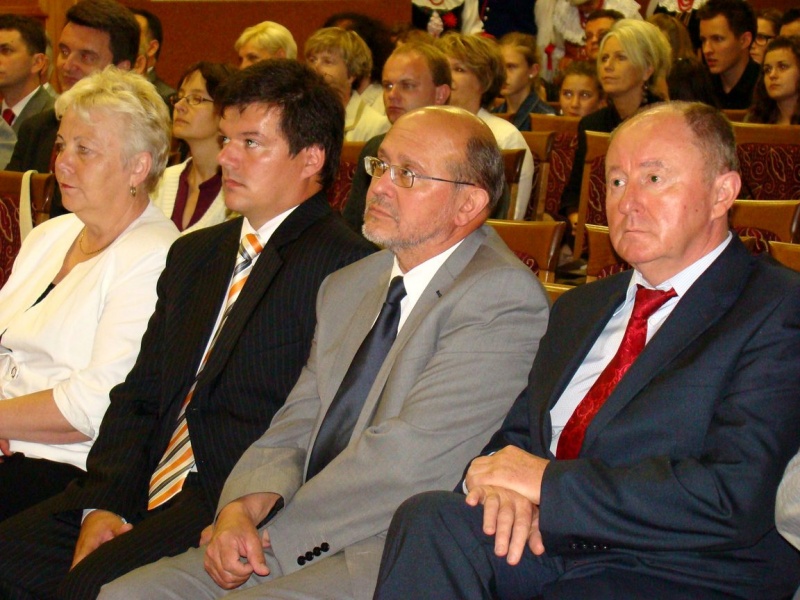 Zdjęcie w galerii na portalu naszwodzislaw.com: Starosta wręczył zwycięzcom dyplomy wiadomości z regionu