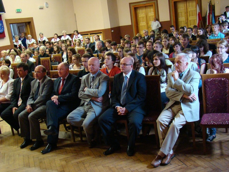 Zdjęcie w galerii na portalu naszwodzislaw.com: Starosta wręczył zwycięzcom dyplomy wiadomości z regionu