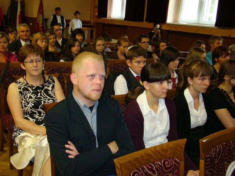 Zdjęcie w galerii na portalu naszwodzislaw.com: Starosta wręczył zwycięzcom dyplomy wiadomości z regionu