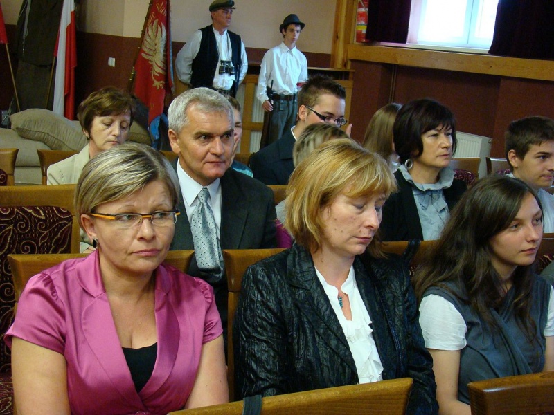 Zdjęcie w galerii na portalu naszwodzislaw.com: Starosta wręczył zwycięzcom dyplomy wiadomości z regionu