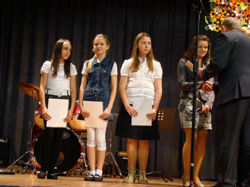 Zdjęcie w galerii na portalu naszwodzislaw.com: Starosta wręczył zwycięzcom dyplomy wiadomości z regionu