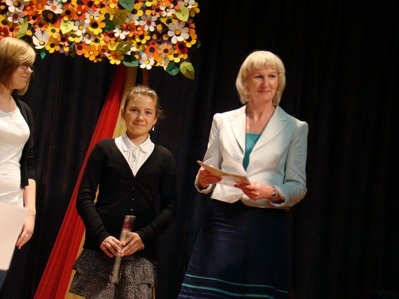 Zdjęcie w galerii na portalu naszwodzislaw.com: Starosta wręczył zwycięzcom dyplomy wiadomości z regionu