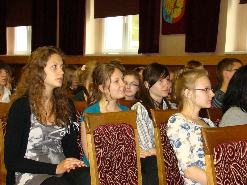 Zdjęcie w galerii na portalu naszwodzislaw.com: Starosta wręczył zwycięzcom dyplomy wiadomości z regionu