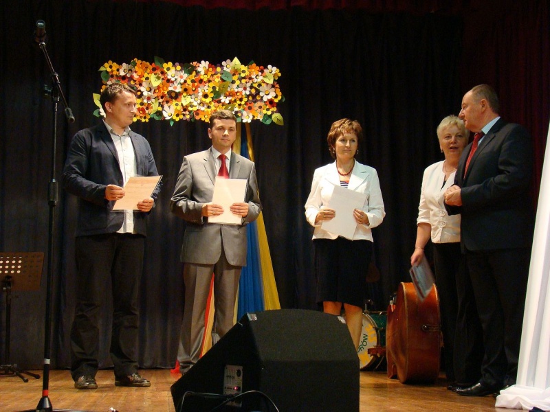 Zdjęcie w galerii na portalu naszwodzislaw.com: Starosta wręczył zwycięzcom dyplomy wiadomości z regionu