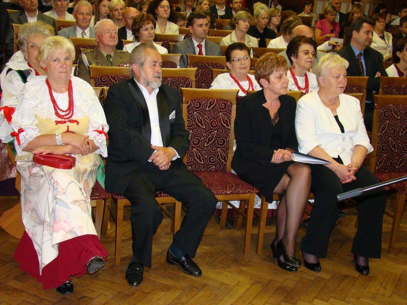 Zdjęcie w galerii na portalu naszwodzislaw.com: Starosta wręczył zwycięzcom dyplomy wiadomości z regionu