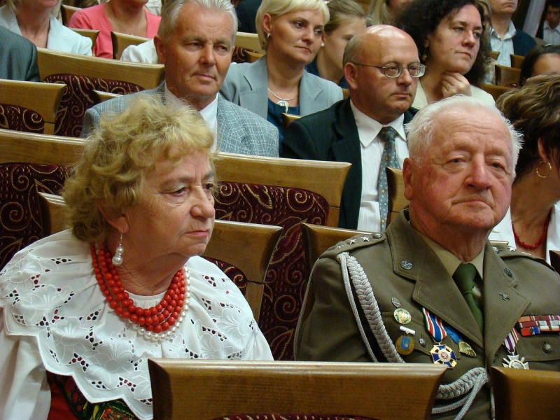 Zdjęcie w galerii na portalu naszwodzislaw.com: Starosta wręczył zwycięzcom dyplomy wiadomości z regionu