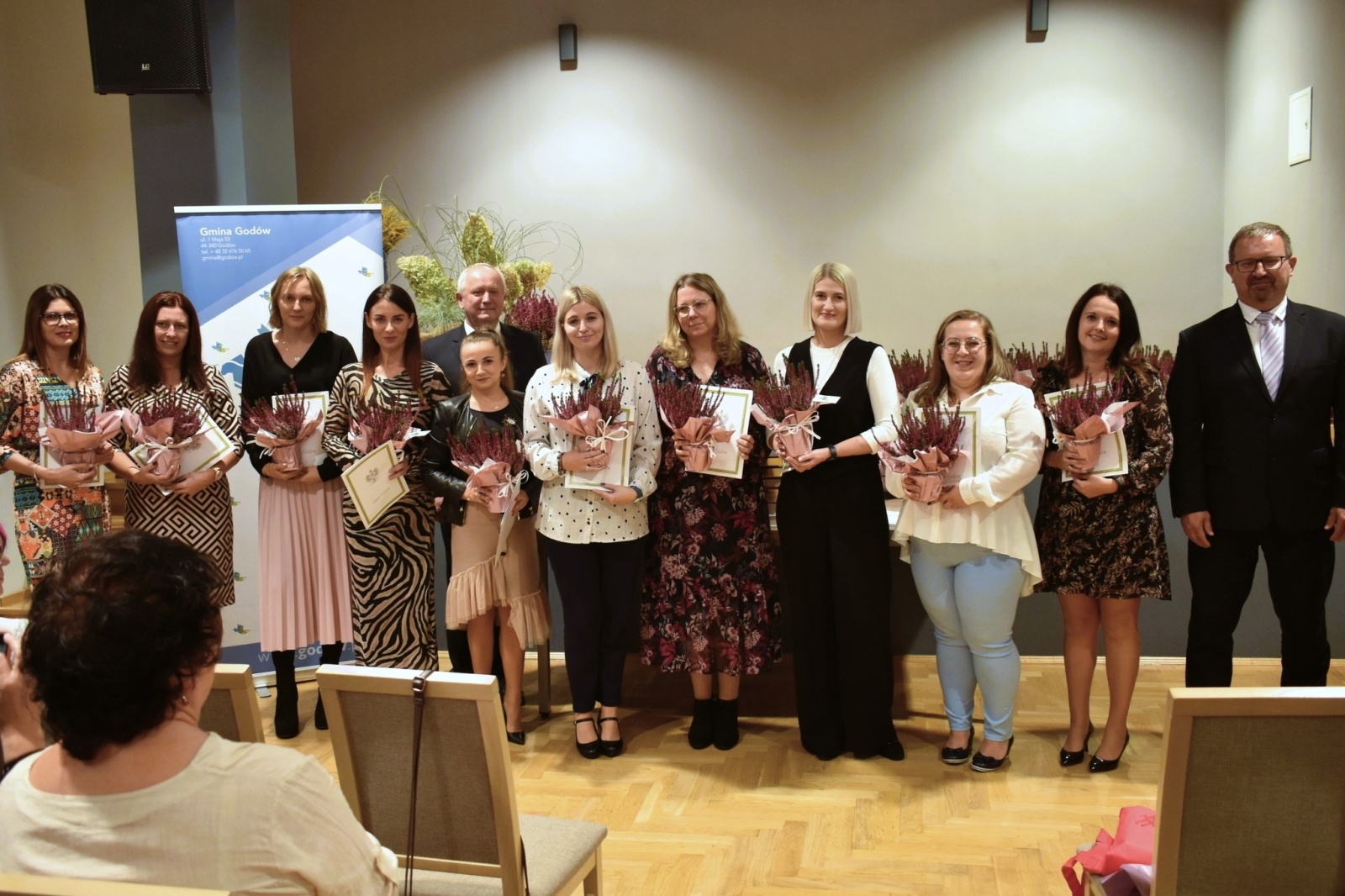 Zdjęcie w galerii na portalu naszwodzislaw.com: DEN w Gminie Godów. Wójt życzył nauczycielom spełnienia obietnic [FOTO] wiadomości z regionu