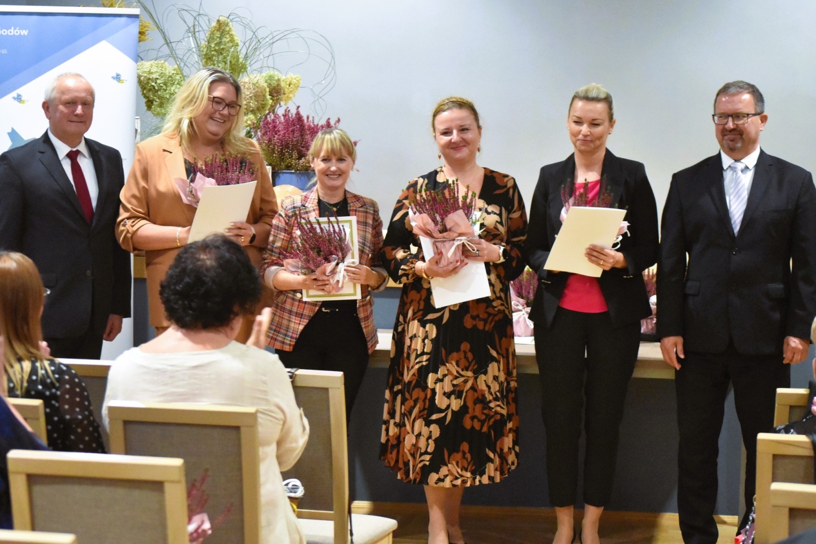 Zdjęcie w galerii na portalu naszwodzislaw.com: DEN w Gminie Godów. Wójt życzył nauczycielom spełnienia obietnic [FOTO] wiadomości z regionu