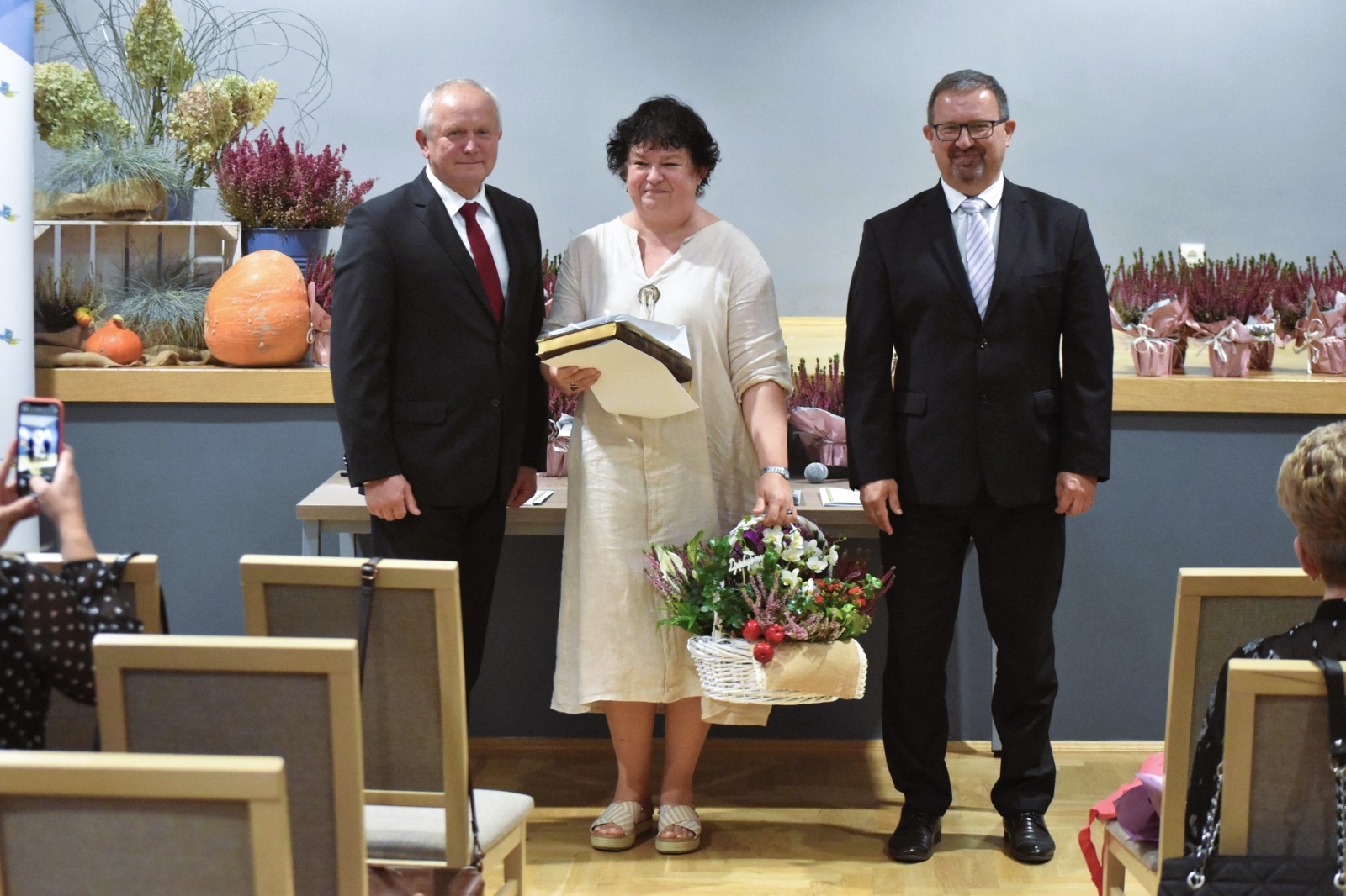 Zdjęcie w galerii na portalu naszwodzislaw.com: DEN w Gminie Godów. Wójt życzył nauczycielom spełnienia obietnic [FOTO] wiadomości z regionu